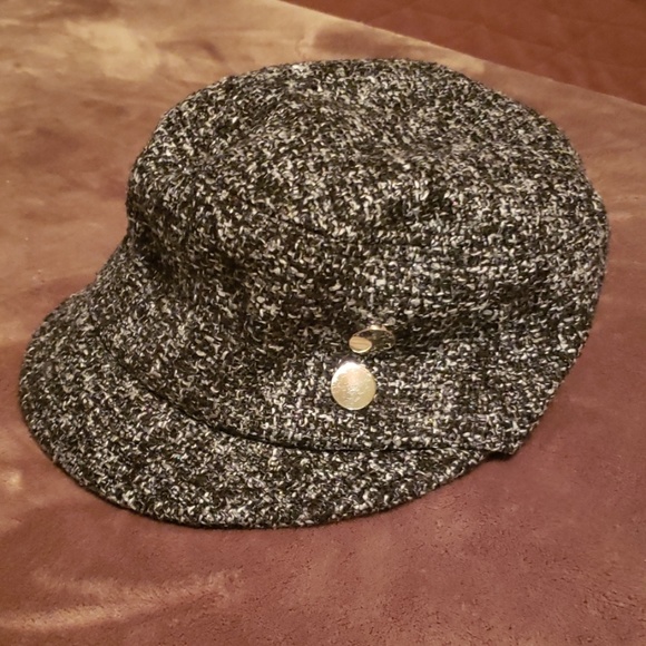 Knit womans hat - Picture 3 of 5